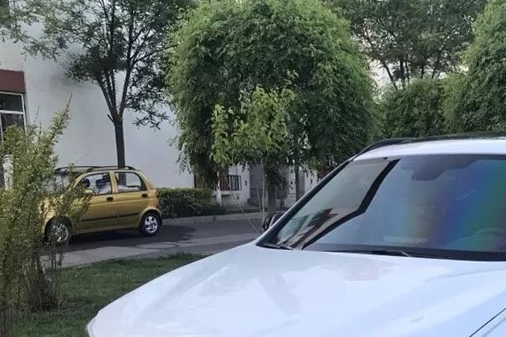 豪华品牌，油耗超低，这台车开着省钱又有面子！