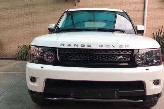 这辆揽胜运动售价33万 白色黑内，优点：柴油版动力强劲且省油