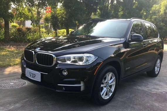 这辆宝马X5售价34万，全雷达，优点：对着车的外观比较有眼缘