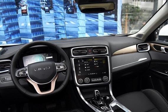 中国高端品牌巅峰对决，“大众”和“Jeep”谁更强？你会怎么选