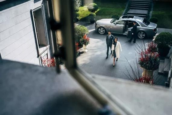 心怀世界，亦被世界荣耀相待