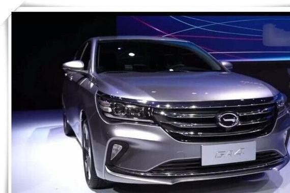 有它还看啥轩逸朗逸，这国产档次不输思域，7万油耗比卡罗拉还低