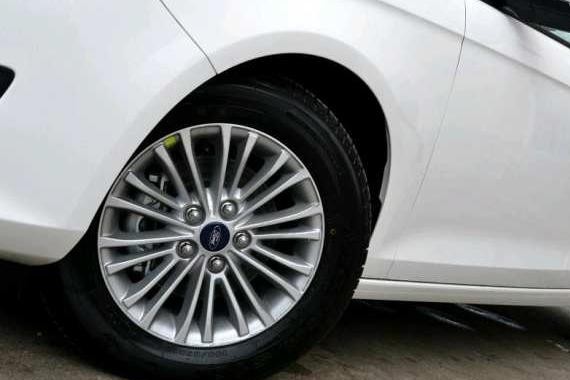 ESP＋6气囊，上月卖出30000辆，1.5L＋6AT让大众丰田急眼！