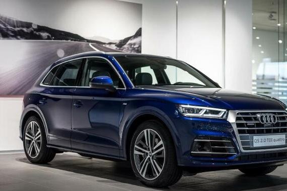 奥迪Q5轴距增加101mm, 后排空间大，销量碾压奔驰宝马