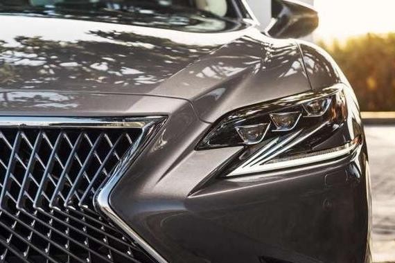 和奥迪A8同级，内饰比奔驰S级还豪华，降价60万还送六年免费保养