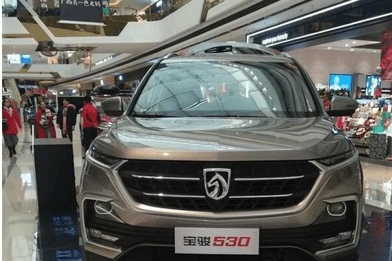 商场目睹宝骏530实车，围观者都夸好看，高配仅售8万