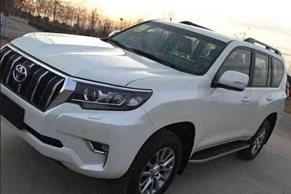 岳父让我买宝马X5，我却提这“大块头”，他看到后说这车完爆BBA