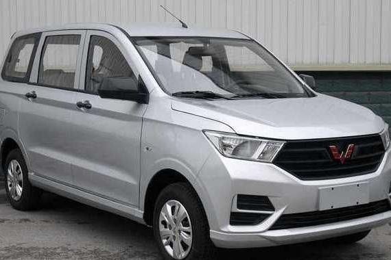 五菱神车终改款，外观年轻十岁，还新增8座，4万的白菜价又要火