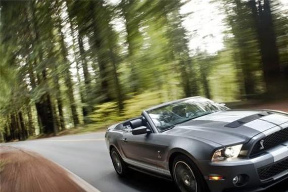 这跑车年销7000辆，比法拉利还受欢迎，国外却比国内便宜22万！