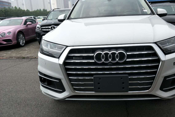 2017款奥迪Q7 大气沉稳、低调内敛，开着他感受很安稳