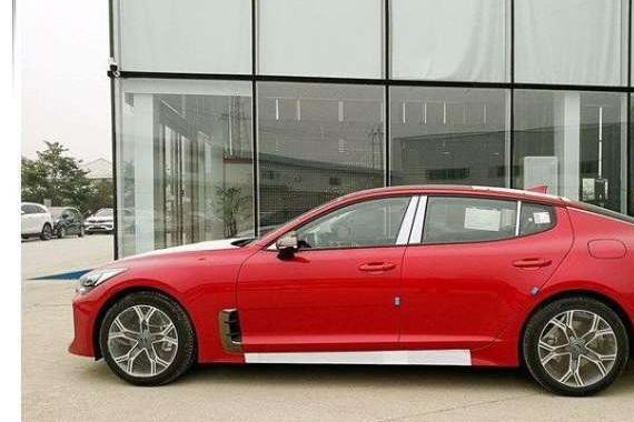 起亚全新后驱轿跑到店! V6发动机4根排气管, 27万完胜奥迪A7!