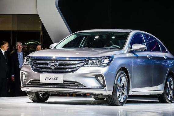 千万别买蓝鸟了，这车售价十万，性能内饰都比它高上几分