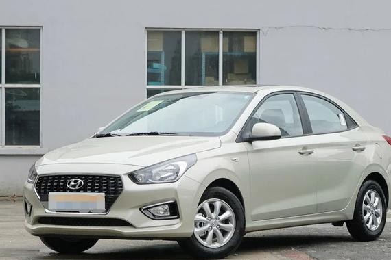 5万元以下最火的两款家庭轿车，一款适合工薪族，另一款适合家用