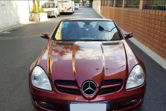 90后小伙子十来万不买大众捷达日产车买了一辆敞篷跑车开车上下班