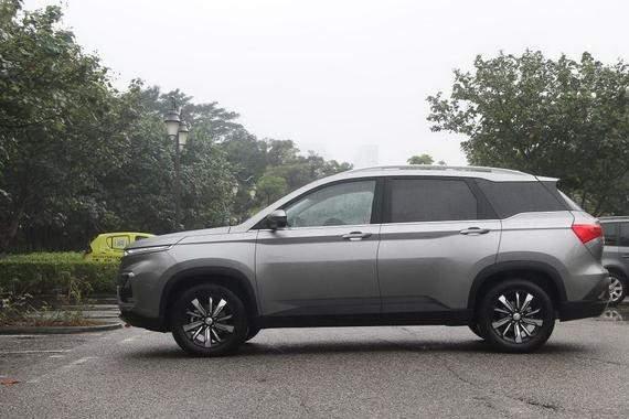 全新宝骏530亮相，配置逆天，仅售7万，合资品牌也无奈了！