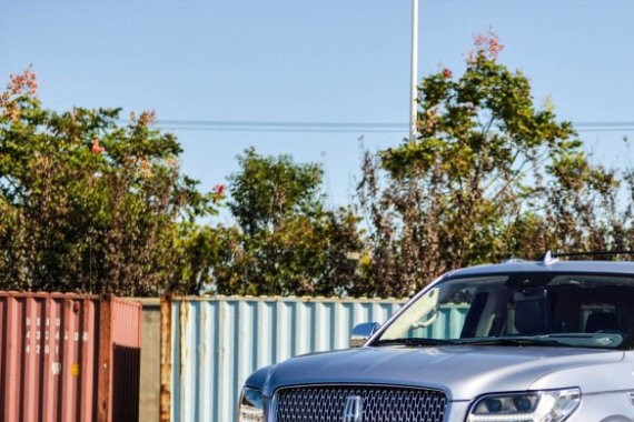 配10AT尺寸比揽胜还大，新领航员上市，加价14万也很值！