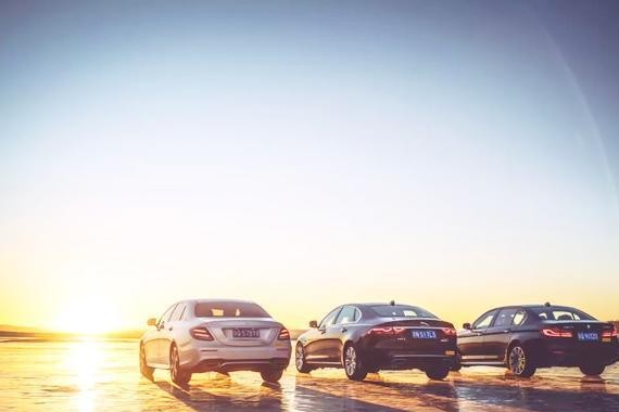 谁说后驱车下雪就不能开了？我们开着三辆后驱车去了火山边