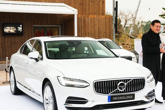 颠覆传统 沃尔沃S90三座荣誉版交车活动举行