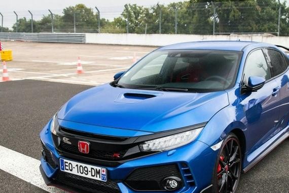 70万，你会选择FK8思域吗？这款思域在其他国家卖多少钱