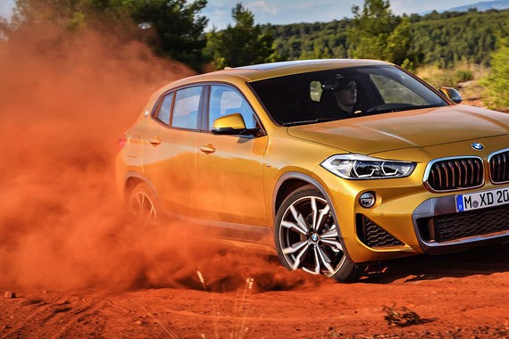 撩妹新神器，宝马X2，你把它当成SUV就大错特错了