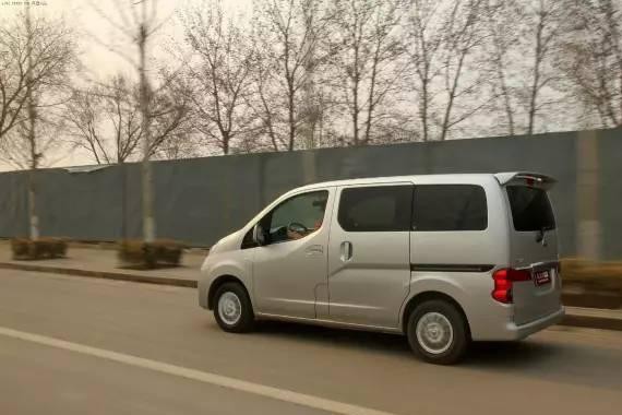 五菱宏光：“洗车，今晚带我哥上秋名山！”