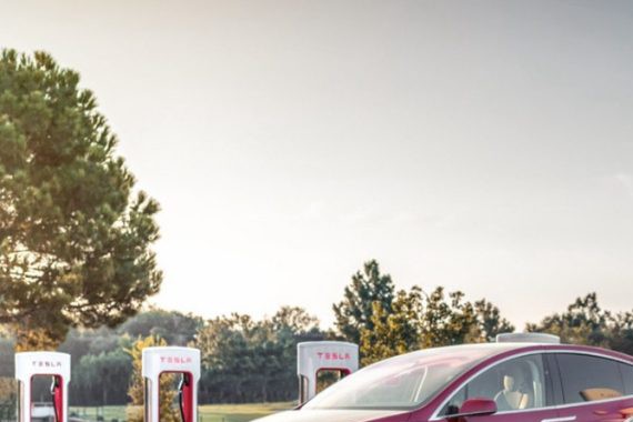 特斯拉免费超充成功续命，老车主引荐新人直接再送一辆