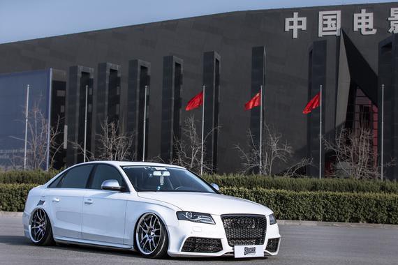 美女车主改装奥迪A4L 就是不一样 宽体气动大轮毂 一个不少！