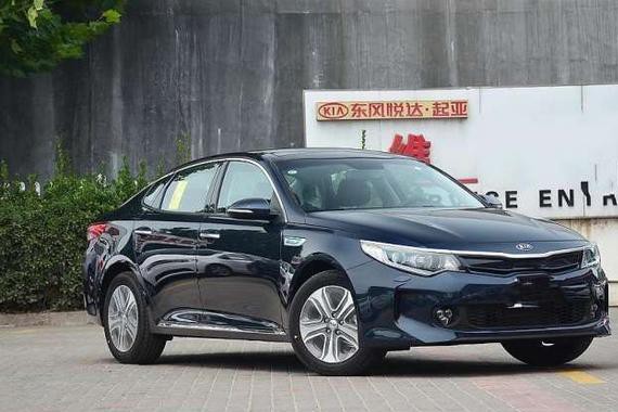 起亚全新家轿已上市，百公里油耗仅4L,不足20万起吊打帕萨特