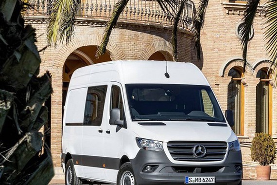 曝奔驰全新Sprinter官图 最新家族设计