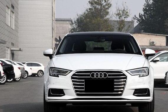 奥迪这款车20万能落地，加95号油，百公里油耗5.7L，标配双离合