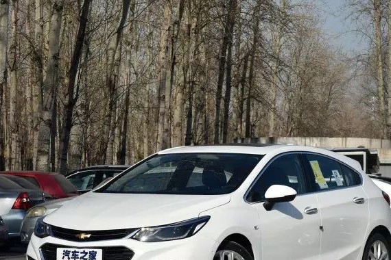 颜值与实力的比拼！科鲁兹、昂克赛拉的两厢之争