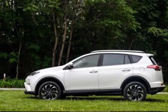 三菱欧蓝德，本田CRV，丰田荣放到底选哪一款？客观分析下