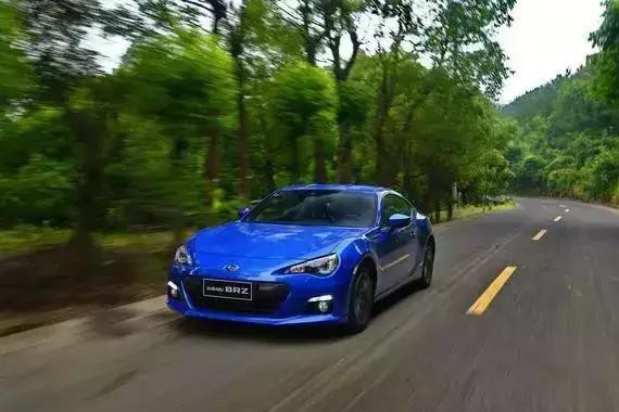 开着30万的性能车回家，当年得不到的校花如今她倒追