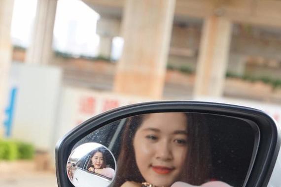 英朗和老婆同出镜！