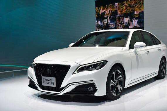 全新15代丰田皇冠实拍解析, 颜值帅掉渣, 25万起谁还买奥迪A4L?