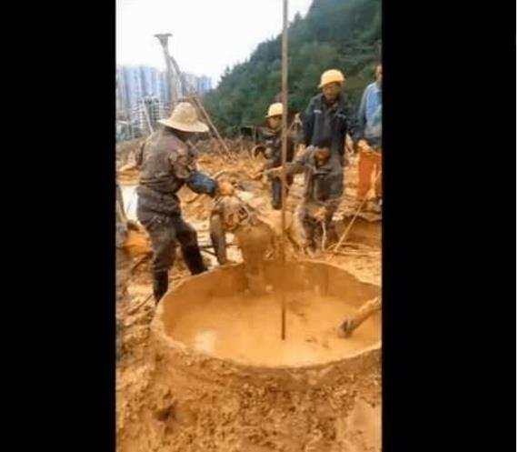 实拍: 这在工地叫“水鬼”, 下次井2万, 网友: 都是用命还来的钱