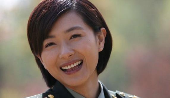 军装女神——万茜!！,非常值得看的一篇文章