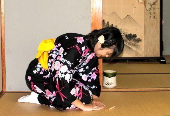 日本人身材矮而且腿不直,日专家称:这全怪中国人