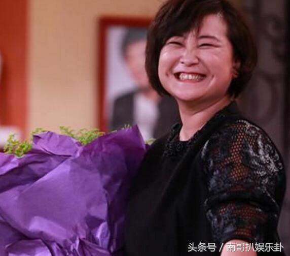 是一个很乐观,很向上的大姑娘!每次看见贾玲笑,小编也发自内心的笑.