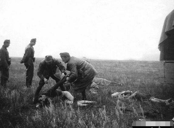 穿裙子的苏联女兵战斗力比男兵还强被俘后下场太凄惨
