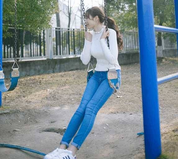 女友就爱穿紧身牛仔裤 她说：瘦身又舒服