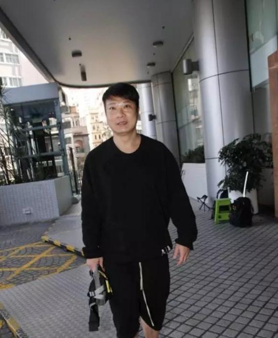 前女友生病钱嘉乐贴身照顾，婚姻差点走向终点幸得老婆善解人意