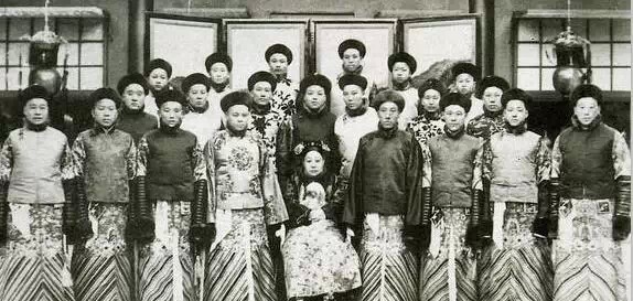 娶老婆,有儿子,有人质问慈禧:李莲英到底是真太监还是假太监?