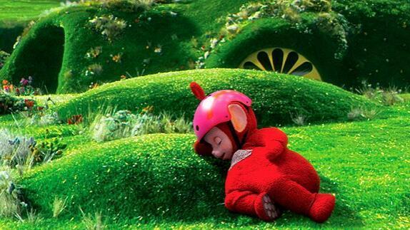 天线宝宝“丁丁”去世, 看四个真人演员的合影, 还有一个中国人