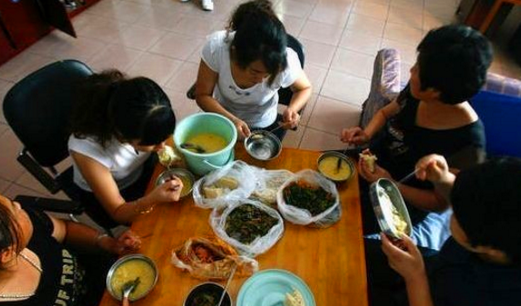 实拍殡仪馆上班的年轻女孩,不怕尸体就怕男朋