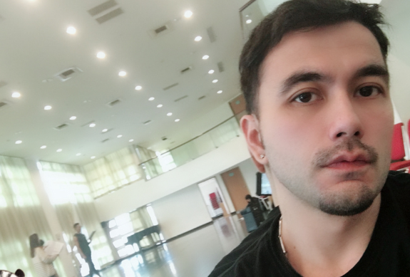 还记得《仙剑3》里的魔尊重楼吗?如今的他人