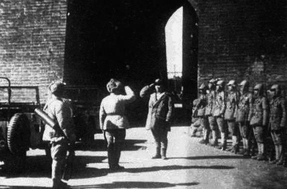 1949年，坐拥55万大军的傅作义，为什么要接受和平改编？