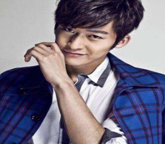 郑爽和张翰再次合作,收入差距大,一个700万另