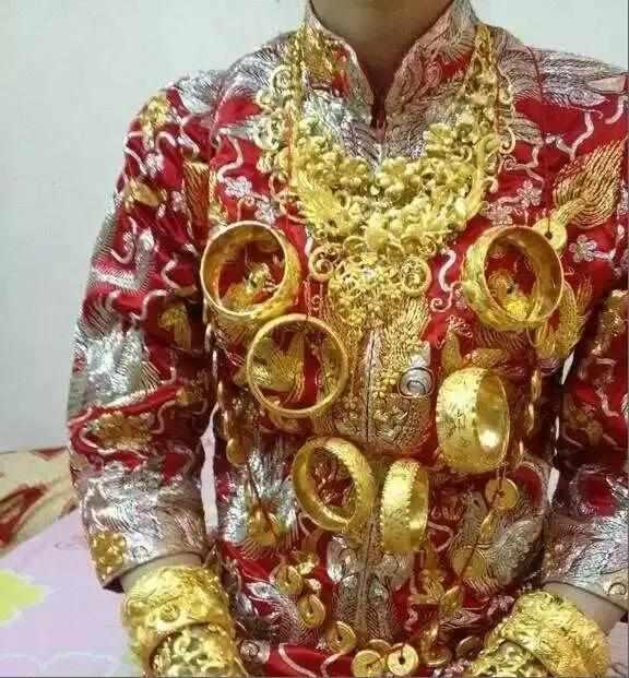 广东顺德土豪女儿出嫁,嫁妆两亿,全身挂满金子,豪车超跑作陪!