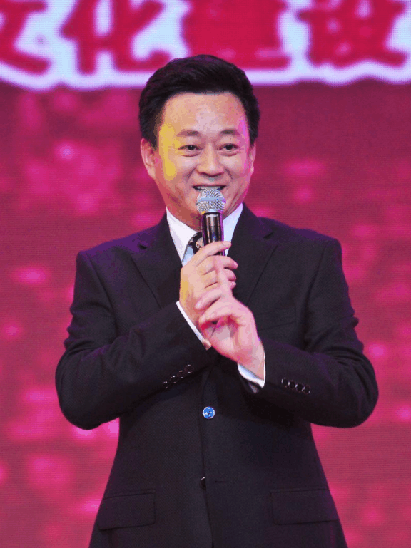 朱军宣布退出主持圈不上春晚藏有真相和董卿一模一样